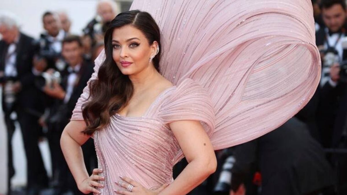 Aishwarya Rai Bachchan Became The First Indian Ever To Open The Cannes Film Festival In 2005