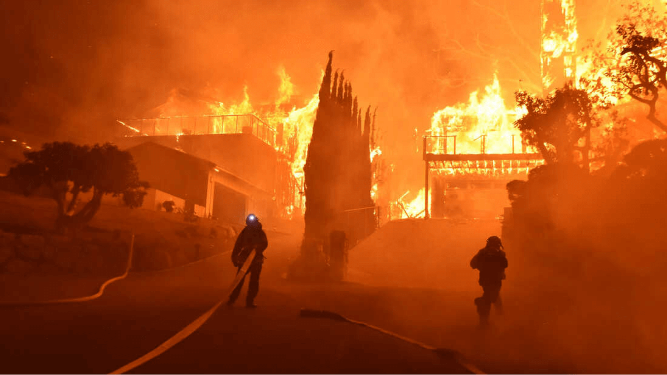 Wild Fire Under Uncontroll: Laguna Niguel Coastal Fire In South California Destroys Many Homes