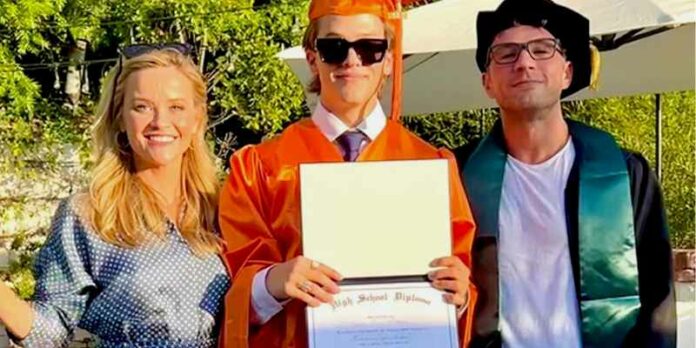 Naomi-Watts-Liev-Schreiber-Pose-with-Partners-for-Kais-Graduation-1