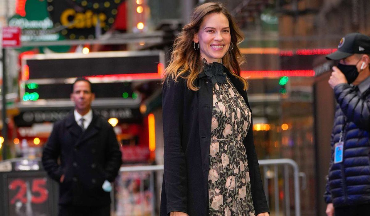 Pregnant Hilary Swank Shows Off Baby Bump In Christmas Photo