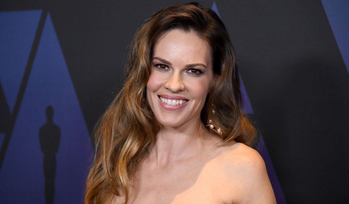 Pregnant Hilary Swank