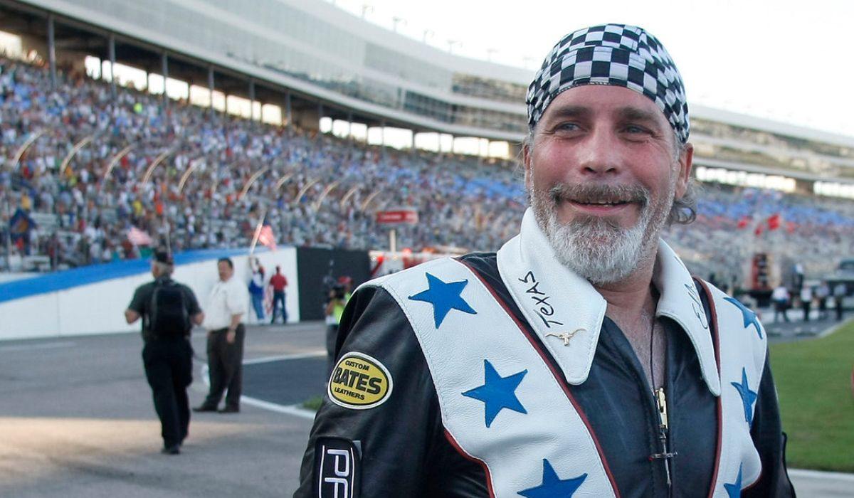 Daredevil Robbie Knievel Dies At 60